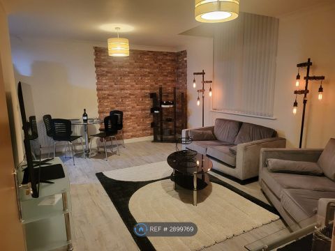 Yew Street, Manchester M15, Room to rent