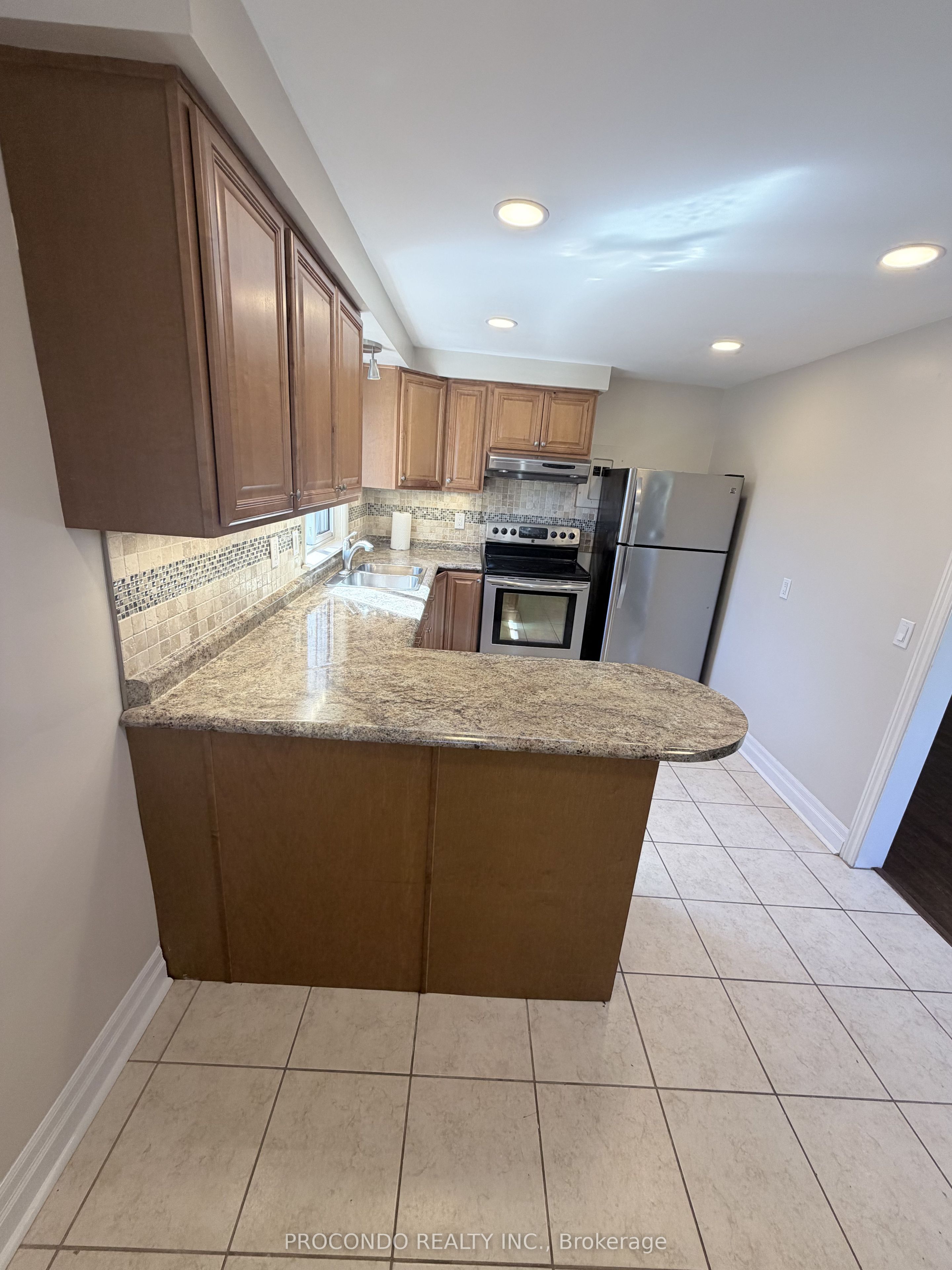 Upper Unit 1-287 Lakeshore Road E, Mississauga, ON, L5G 1H3 photo 4