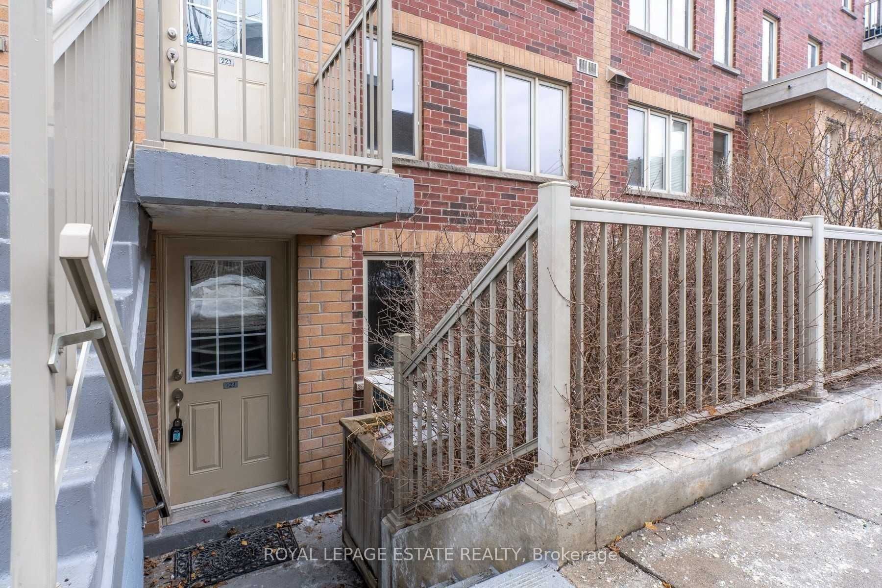 123-20 Elsie Lane, Toronto, ON, M6P 3N9 photo 2
