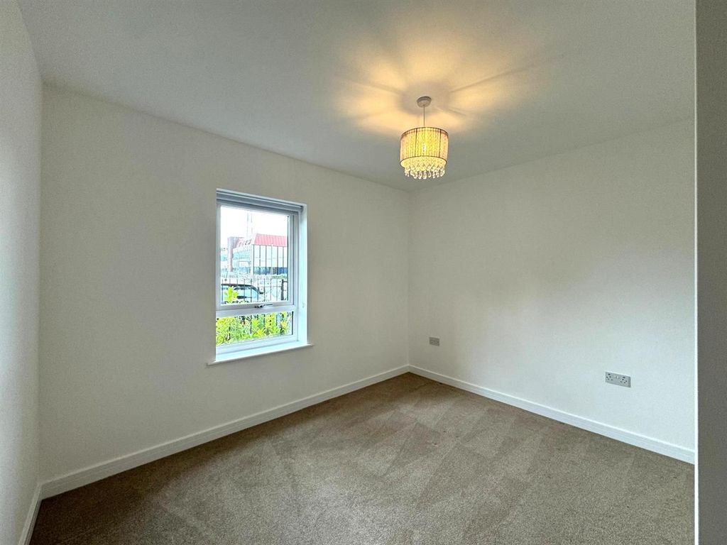 Additional image 11 of 2 bed flat for saleEastwood Road, Rayleigh SS6
