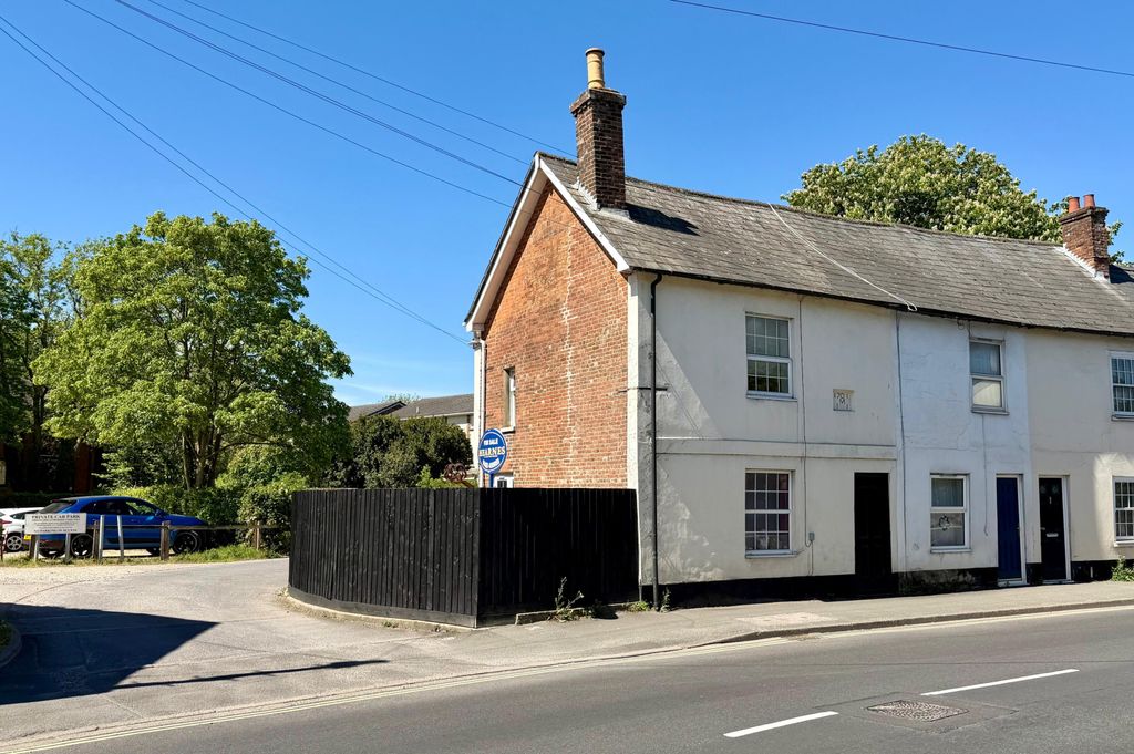 2 bed cottage for saleEynon Mews, Christchurch Road BH24