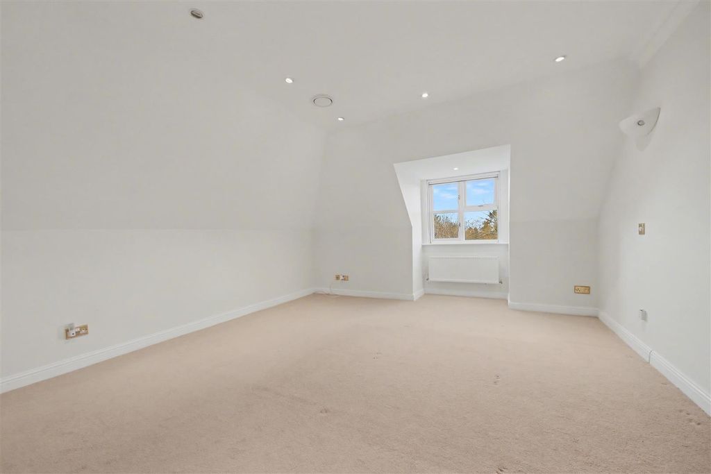 Additional image 12 of 2 bed flat for saleGills Hill, Radlett WD7