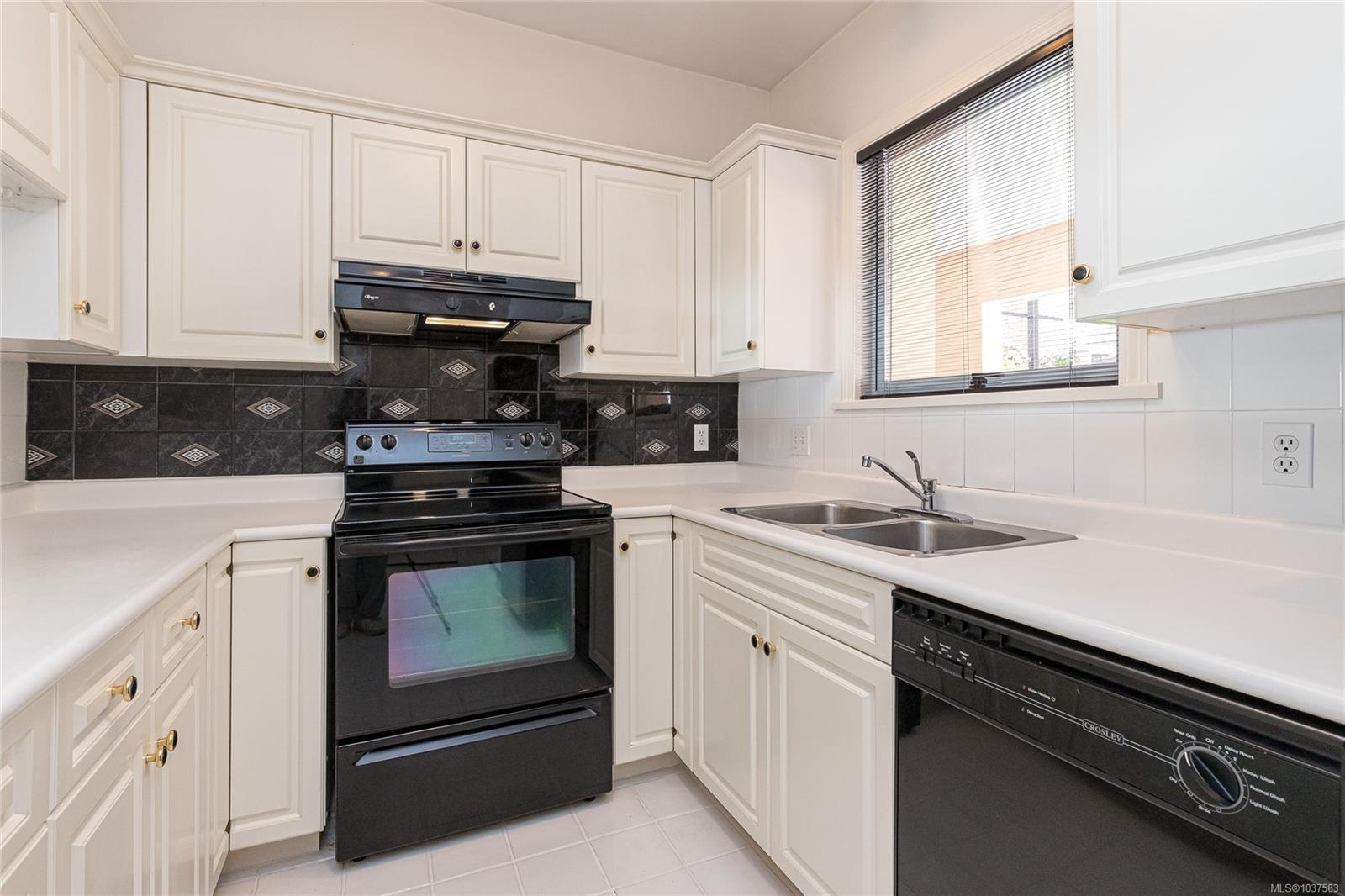 109-50 Songhees Road, Victoria, BC, V9A 7J4 photo 3