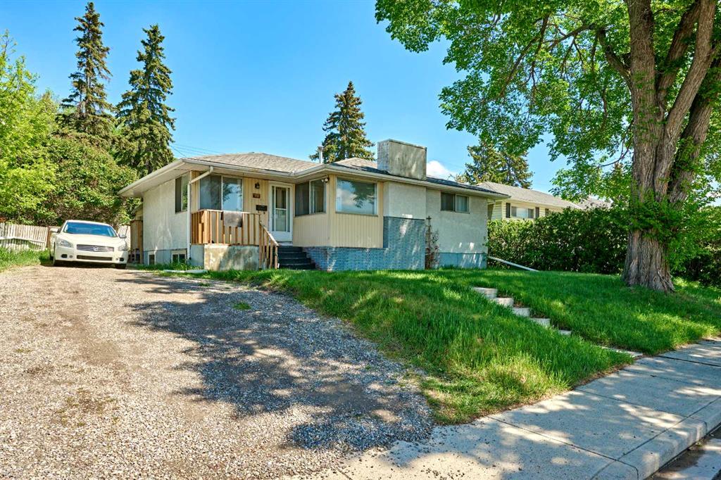 28 Cornell Place NW, Calgary, AB, T2K 1J4