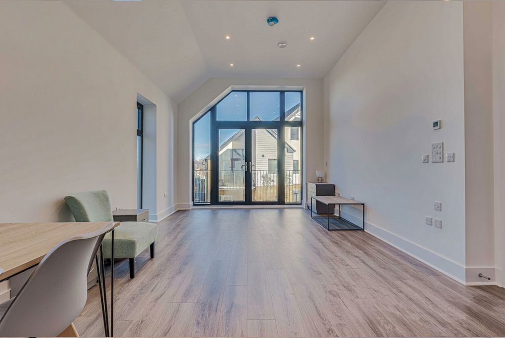 Additional image 4 of 2 bed flat for saleThe Regency Apartments, Rayleigh SS6