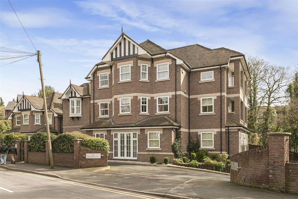 2 bed flat for saleShenley Hill, Radlett WD7