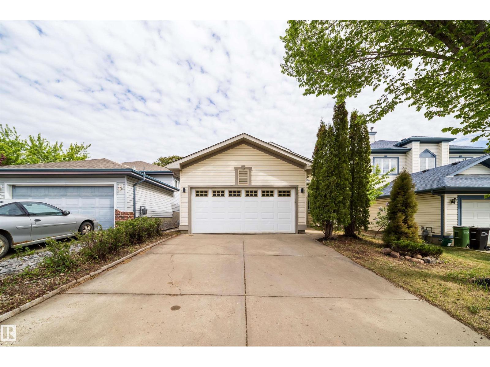 1212 Ormsby Lane NW, Edmonton, AB, T5T6R2 photo 2