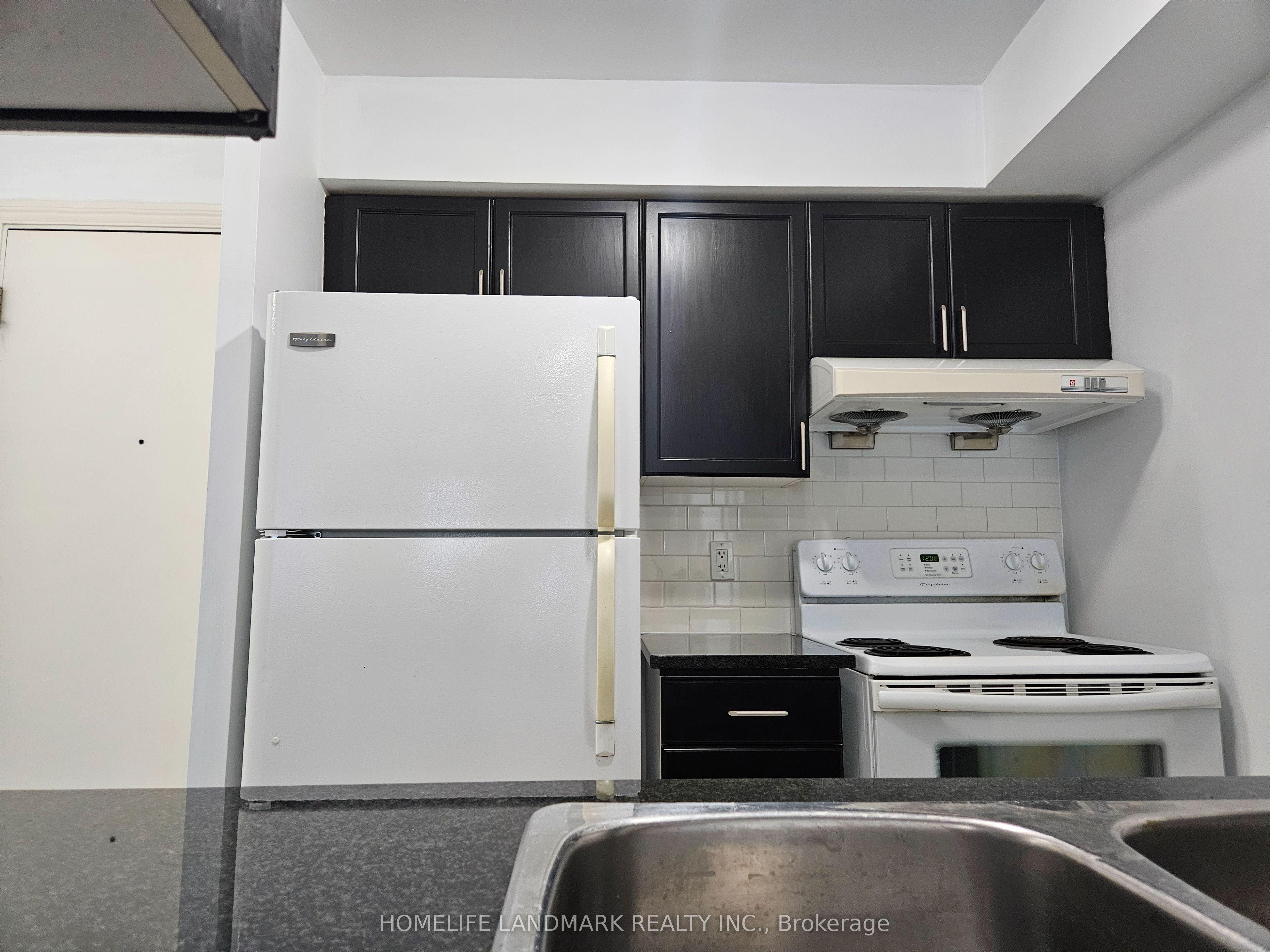 # 1705-70 Town Centre Court, Toronto, ON, M1P 4Y7 photo 4