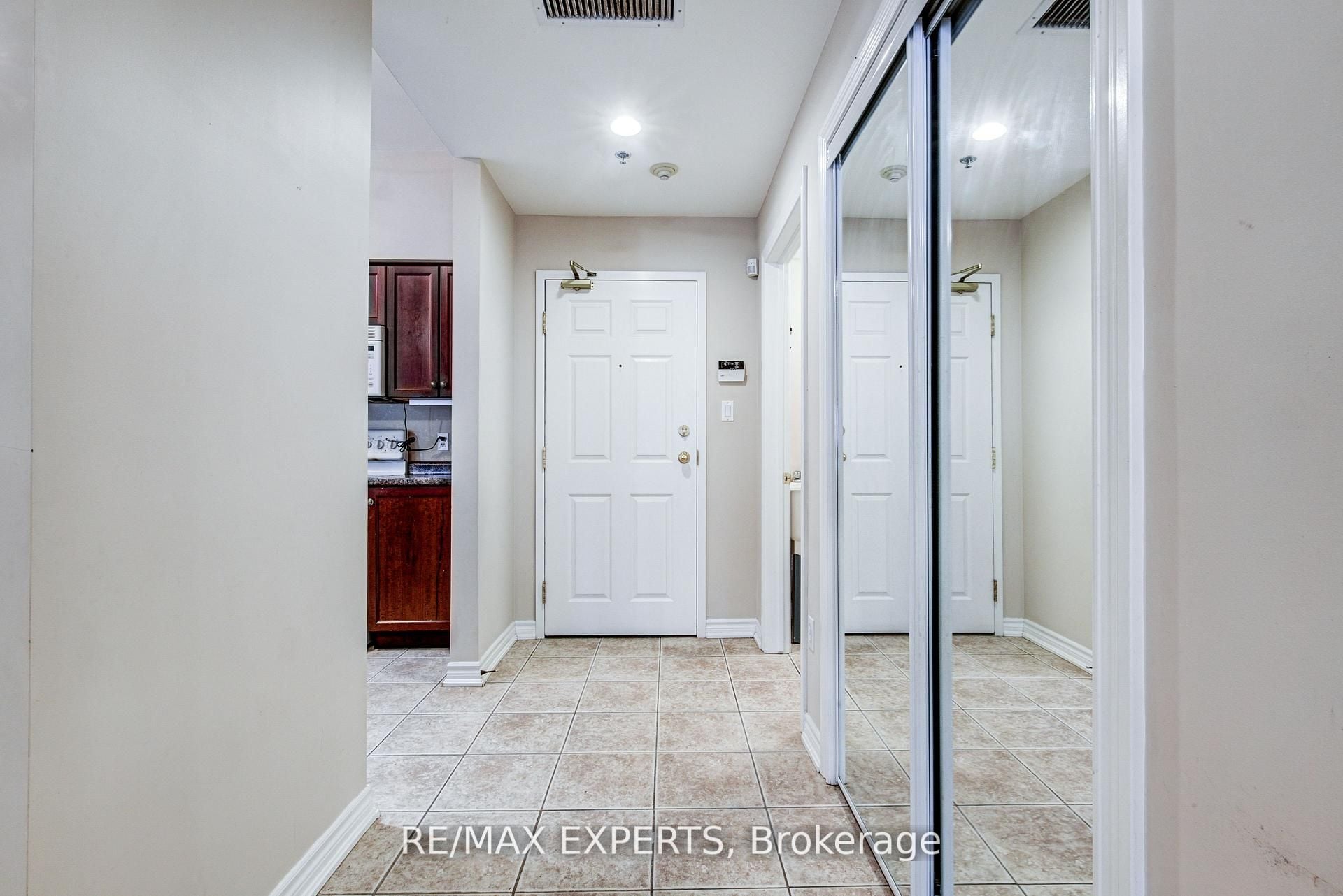 102-391 Plains Road E, Burlington, ON, L7T 4M2 photo 5