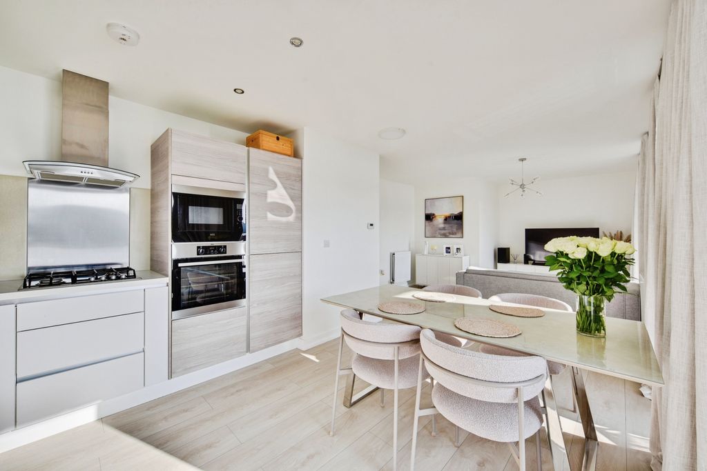 Additional image 5 of 2 bed flat for sale1 Knights Templar Way, Rochester ME2