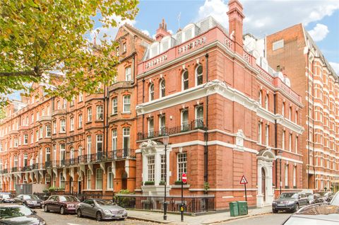 Kensington Court, London W8