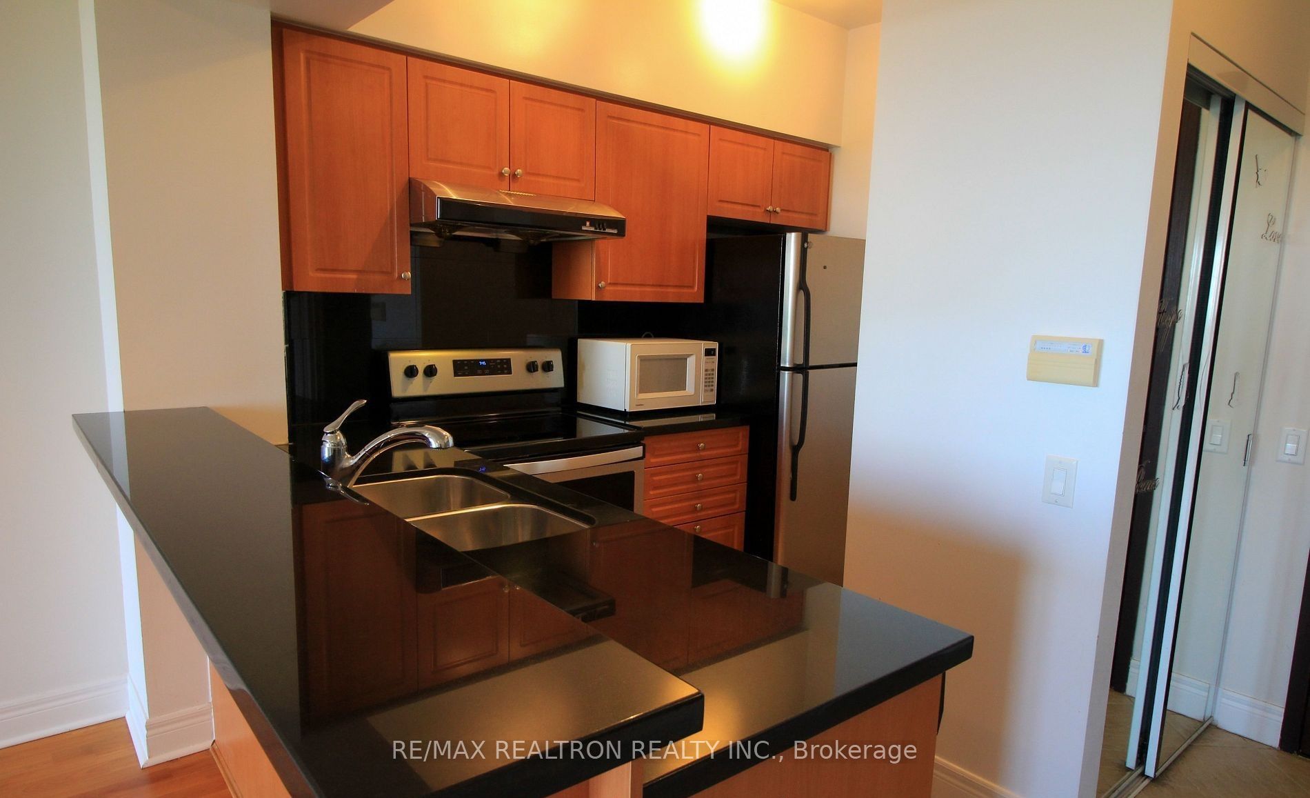 808-1 Clairtrell Road, Toronto, ON, M2N 7H6 photo 3