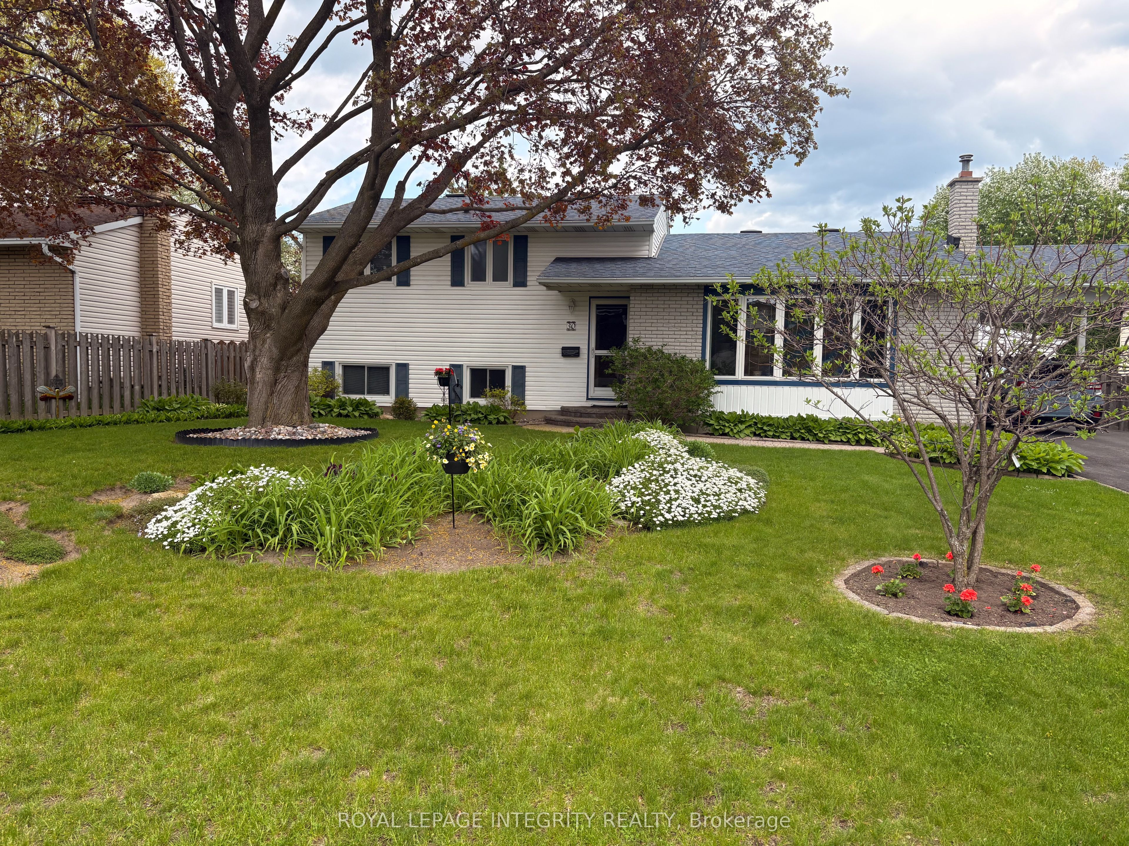 30 Biscayne Crescent, Ottawa, ON, K2E 6Y9 photo 2