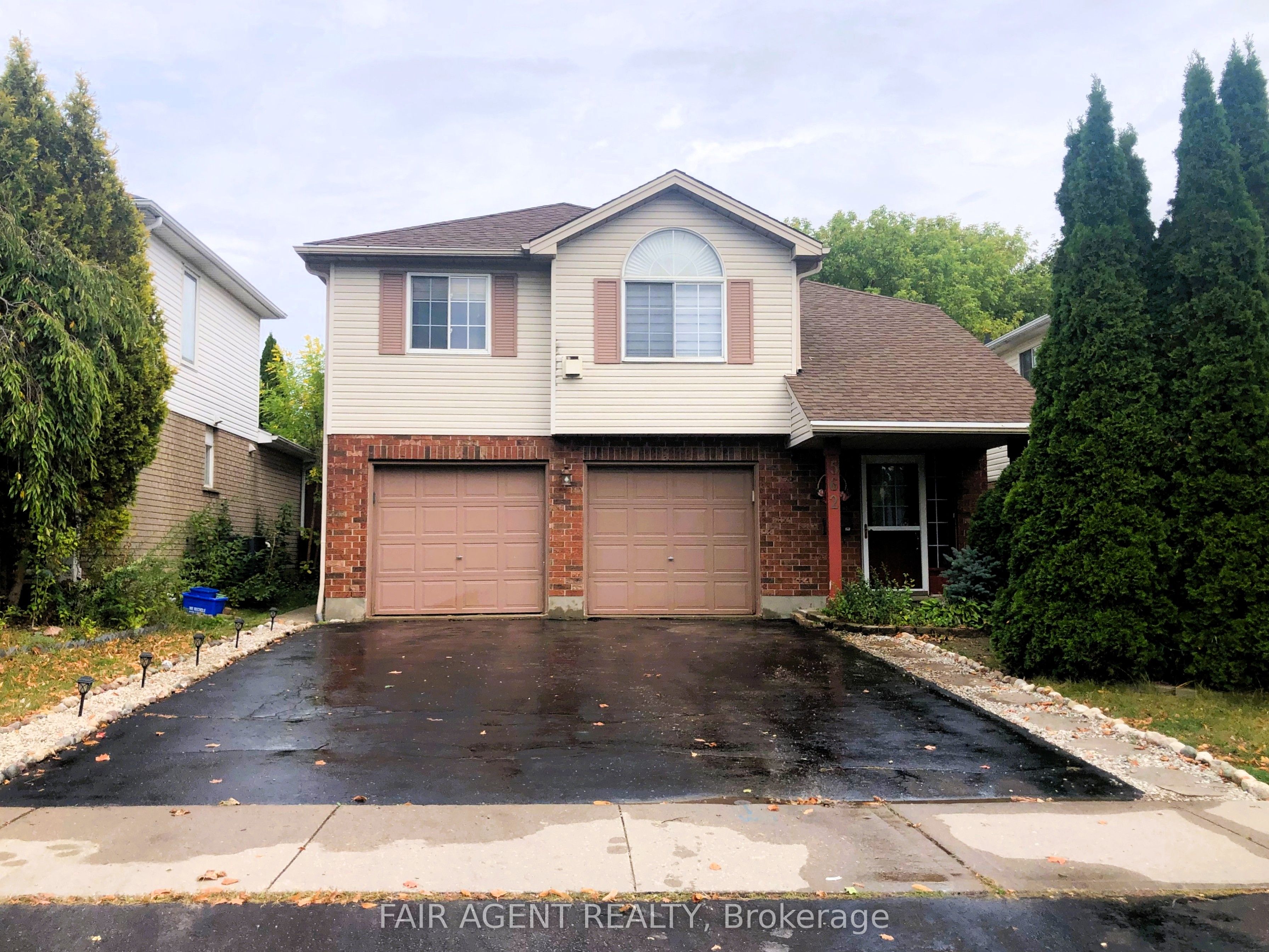 562 Erinbrook Drive, Kitchener, ON, N2E 3M8 photo 2