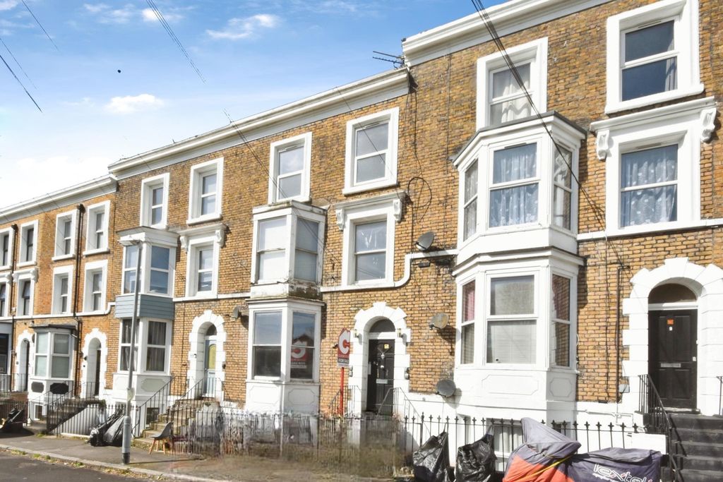8 bed flat for saleArklow Square, Ramsgate, Kent CT11