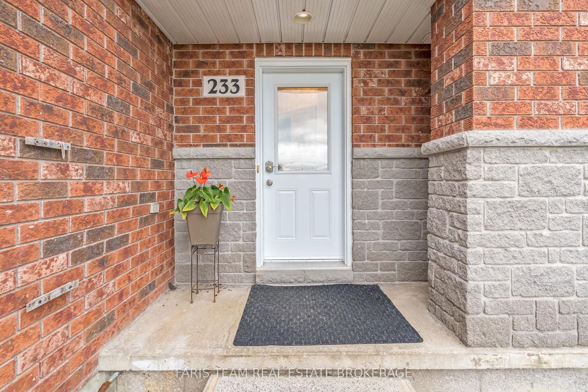 233 Stanley Street, Barrie, ON, L4M 6X9 photo 2