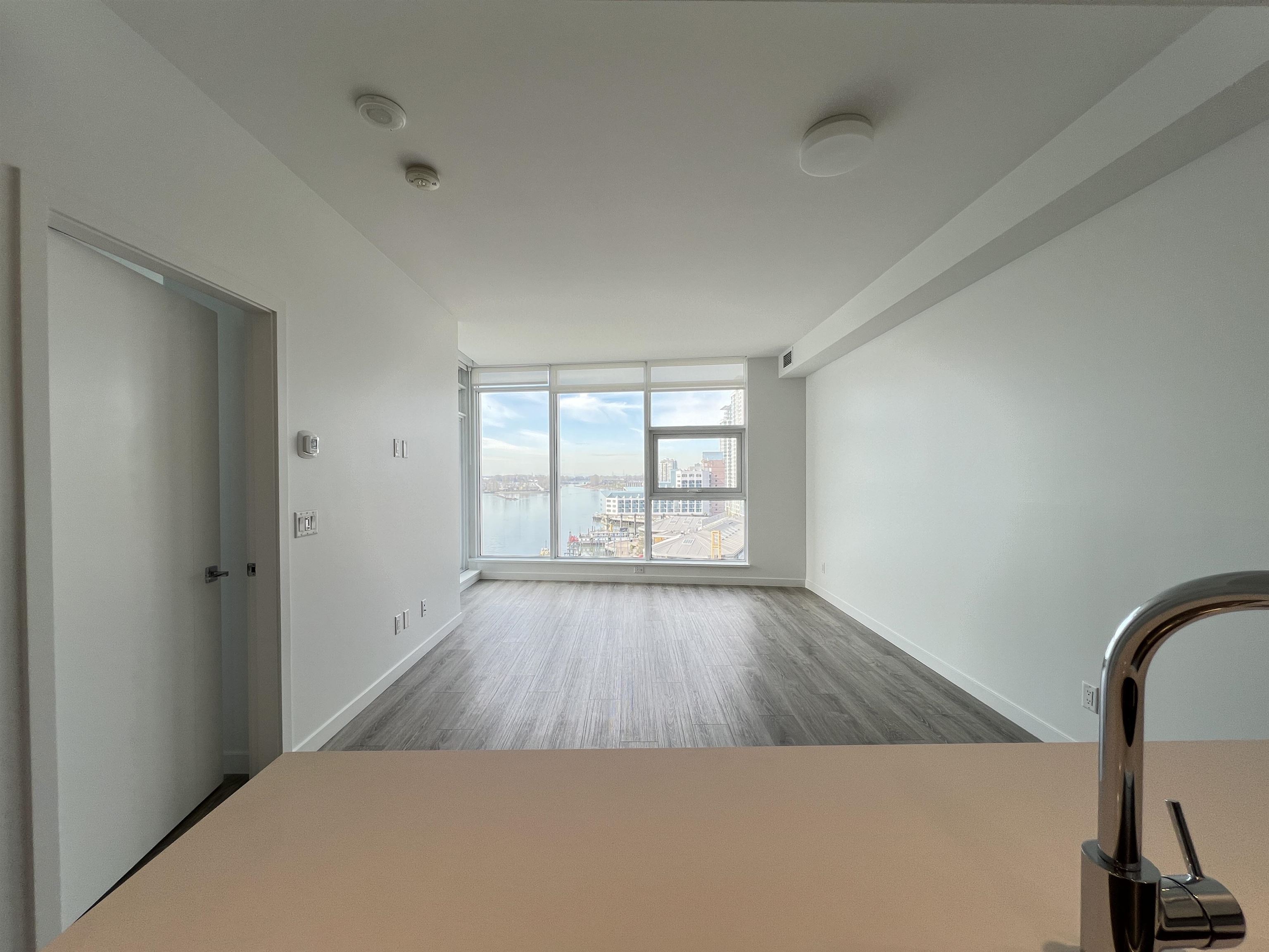 802-680 Quayside Drive, New Westminster, BC, V3M 0P2