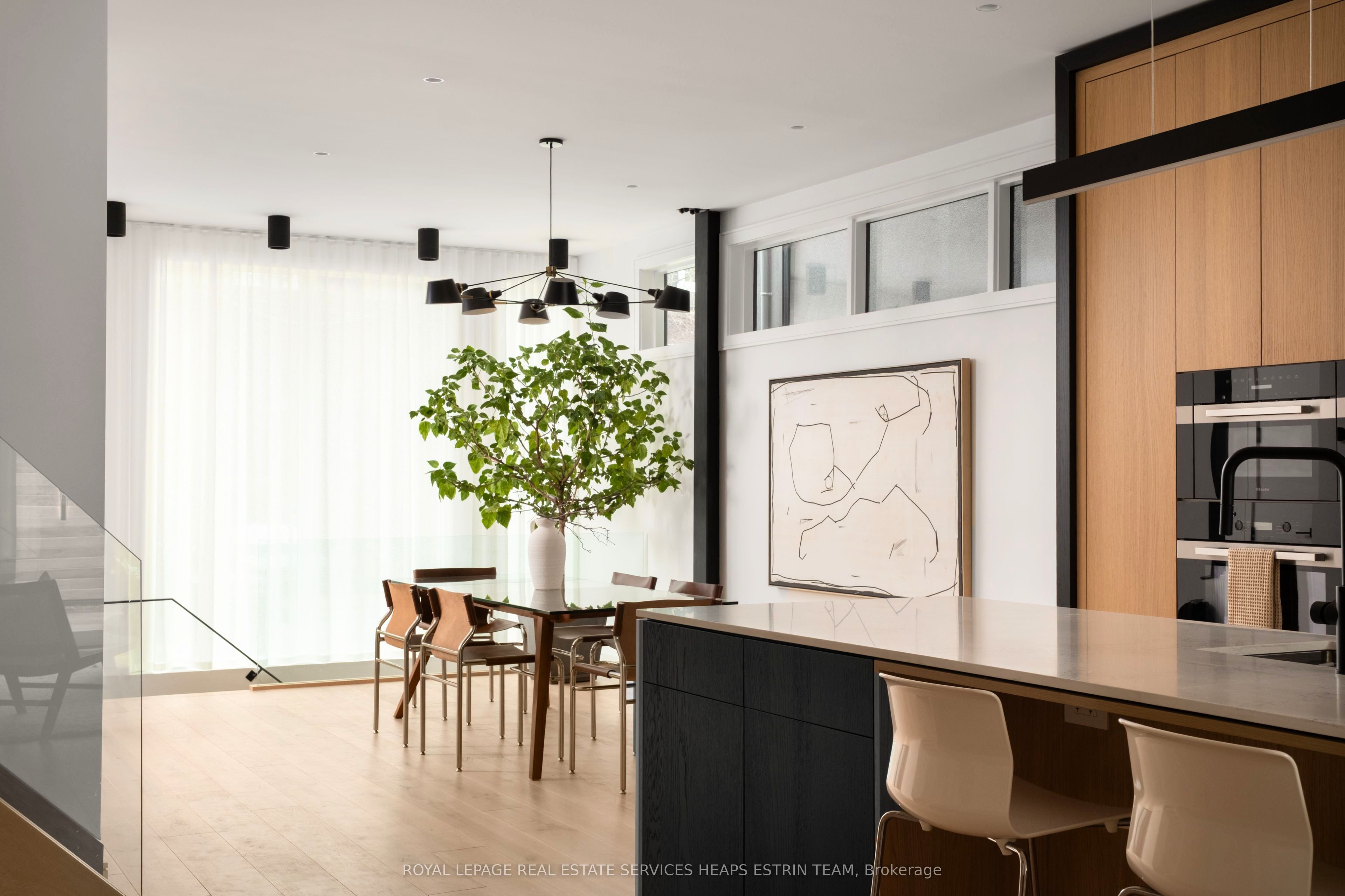 18 Gormley Avenue, Toronto, ON, M4V 1Y8 photo 4