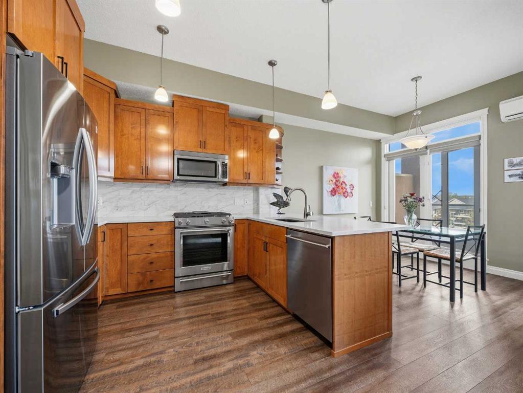 7407-14 Hemlock Crescent SW, Calgary, AB, T3C2Z1 photo 2