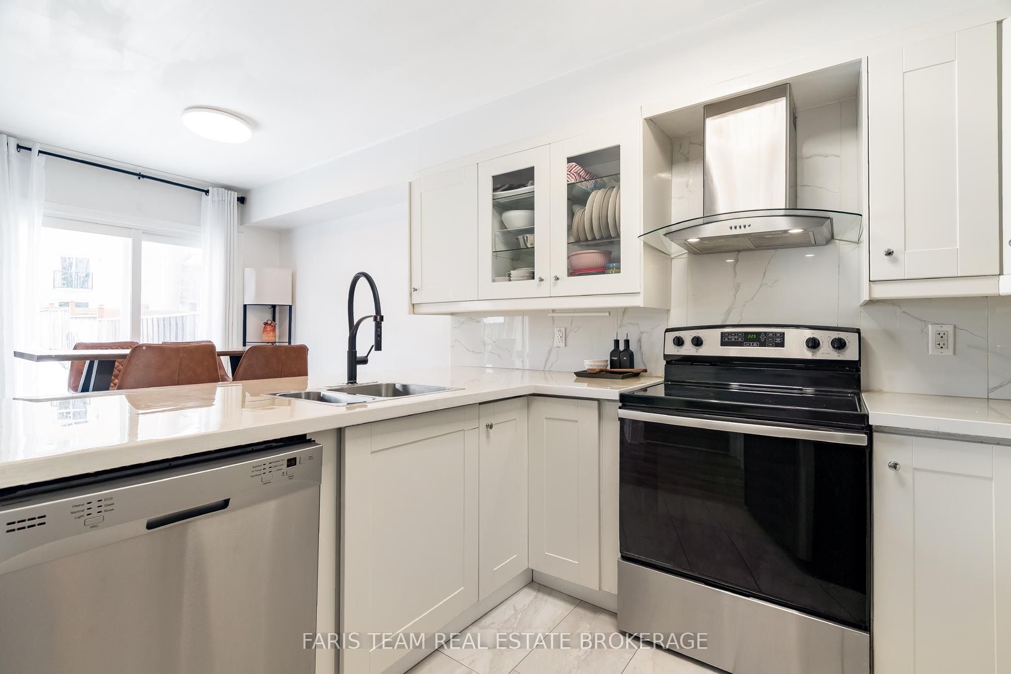 233 Stanley Street, Barrie, ON, L4M 6X9 photo 4