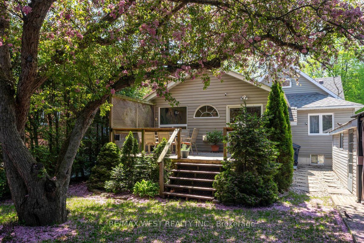35 Gort Avenue, Toronto, ON, M8W 3Y7