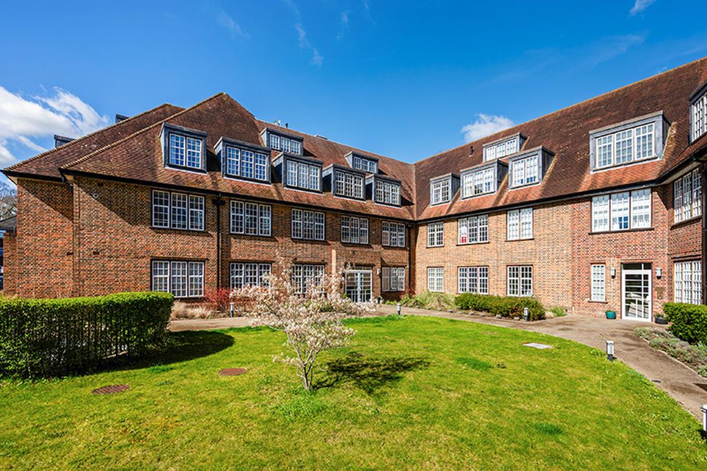 2 bed flat for saleLesbourne Road, Reigate RH2