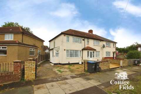 Stoneleigh Avenue, Enfield EN1
