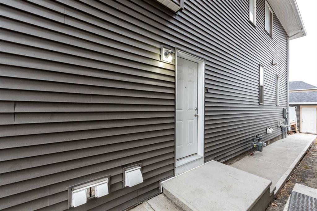 57 Corner Glen Row NE, Calgary, AB, T3N 2L9 photo 3