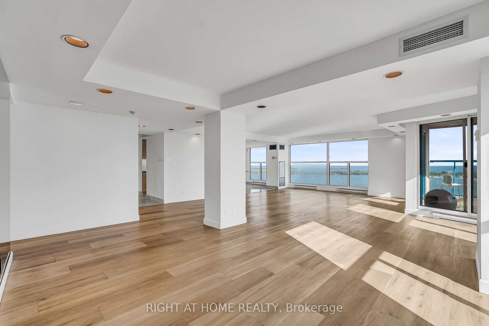 3008-99 Harbour Square, Toronto, ON, M5J 2H2 photo 5
