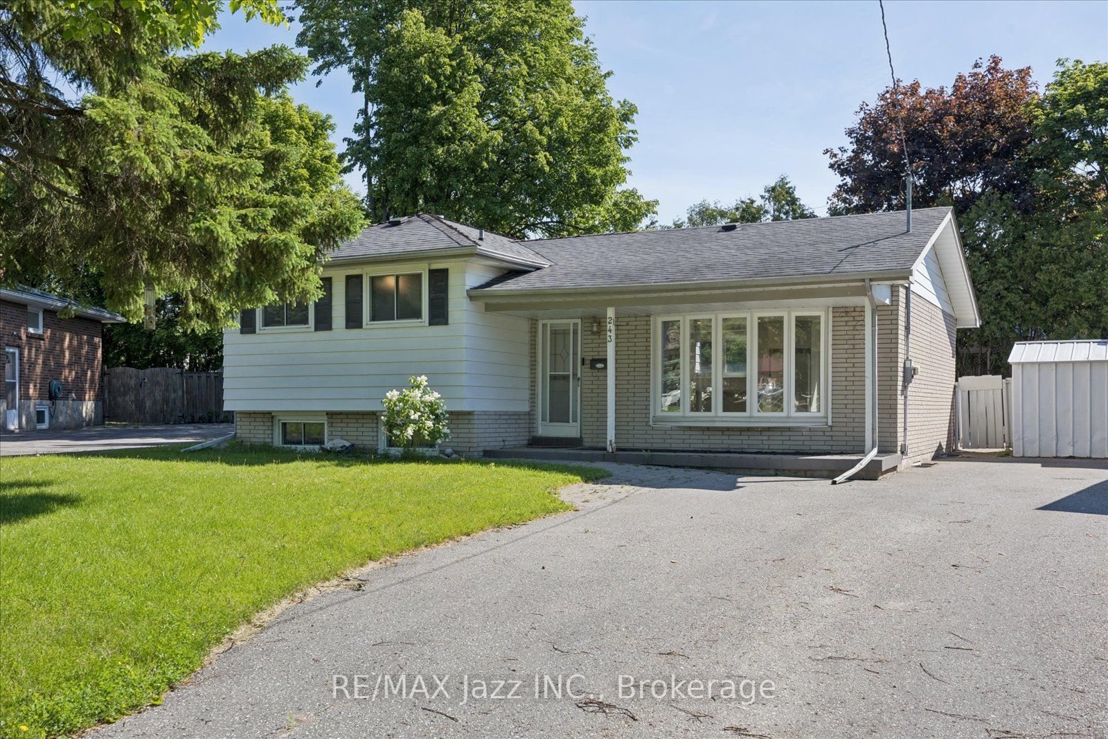 243 Acadia Drive, Oshawa, ON, L1G 1X9