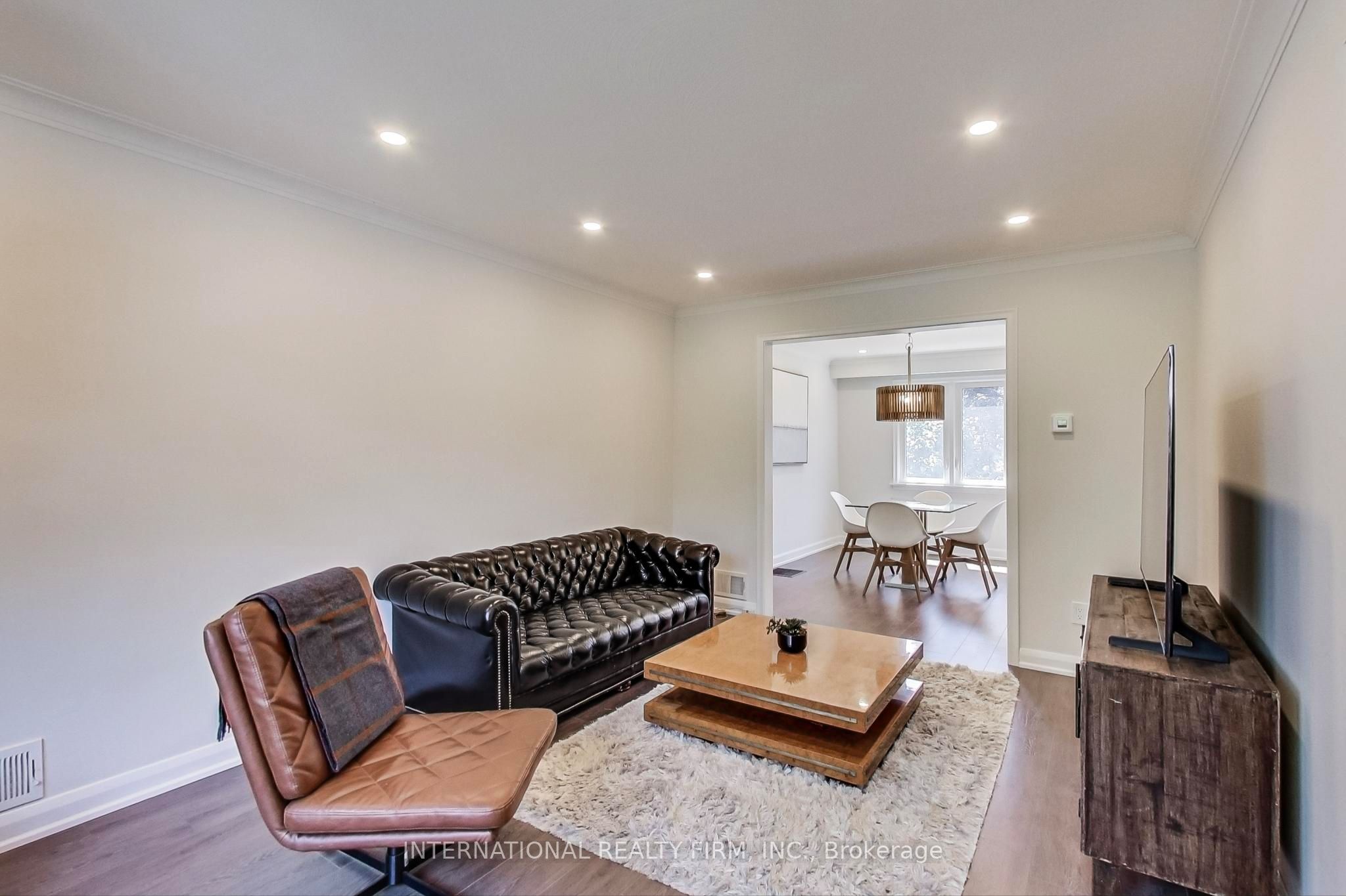 1097 Glengrove Avenue, Toronto, ON, M6B 2K3 photo 4