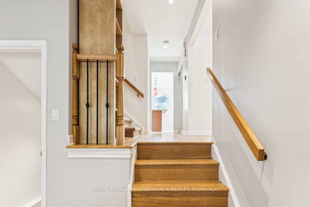 Additional image 5 of 6 Gillespie Crescent, Ottawa, ON, K1V 9X8