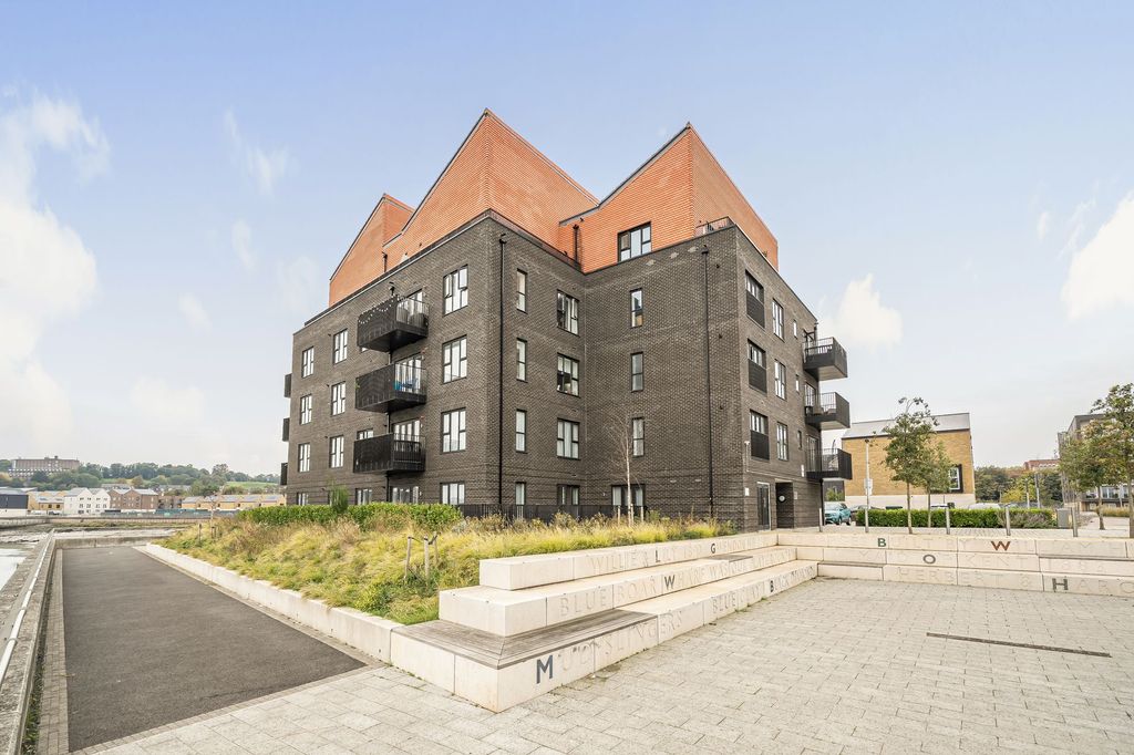 2 bed flat for saleRochester Riverside, Rochester, Kent. ME1 photo 4