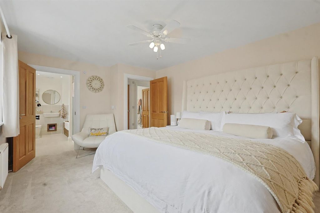 Additional image 9 of 5 bed detached house for saleElizabeth Gardens, Rochford SS4