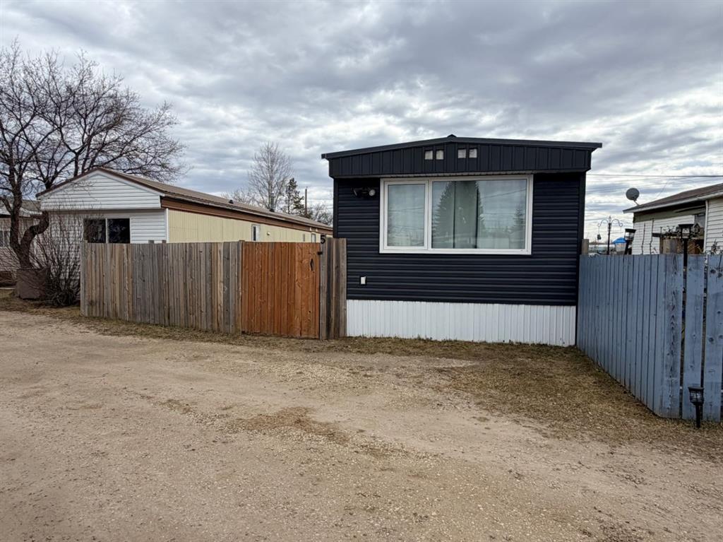 5 Westview , Whitecourt, AB, T7S 1K4