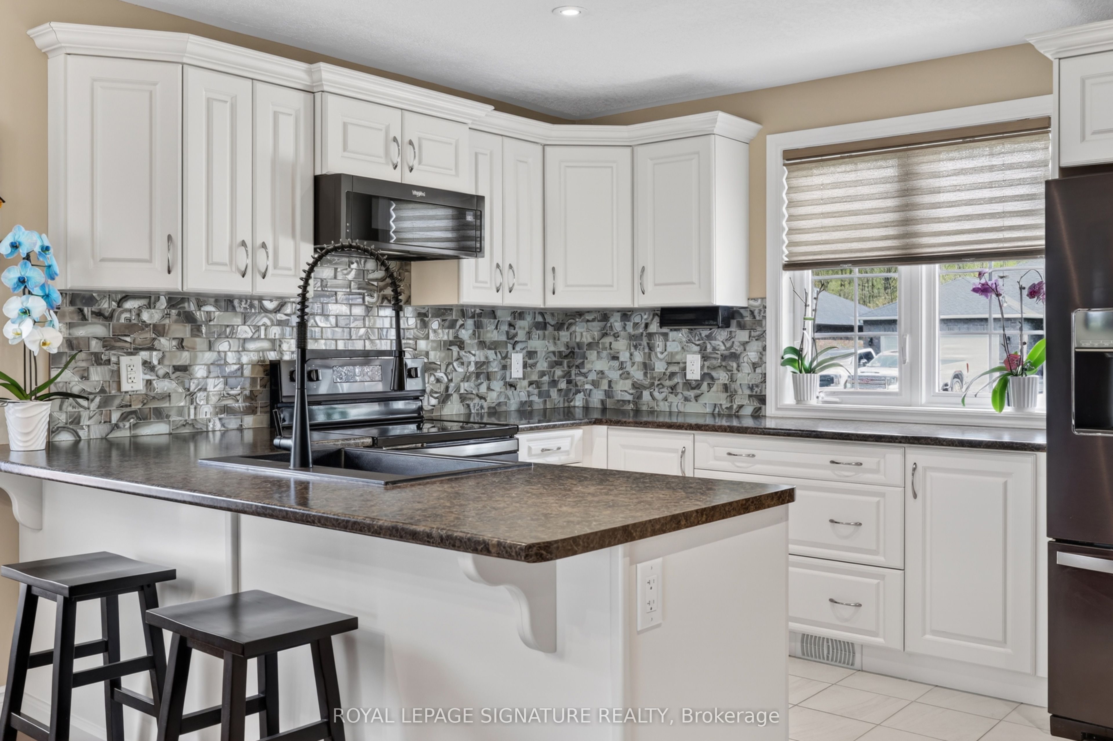 22 Hunter Avenue, Tay, ON, L0K 2A0 photo 2
