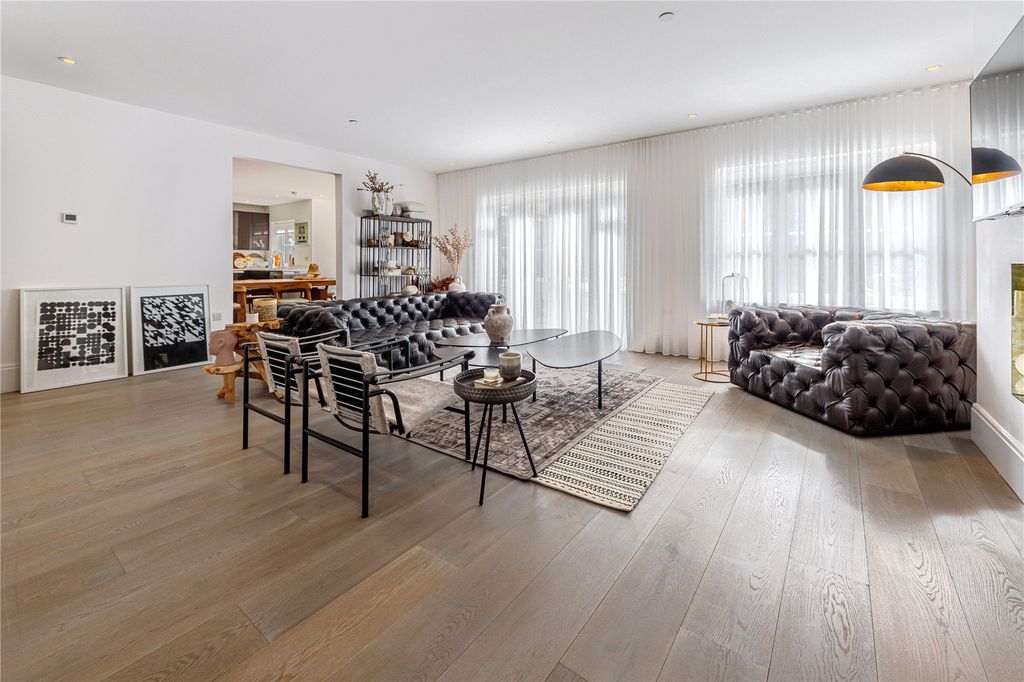 Additional image 10 of 6 bed detached house for saleViburnum Gate, Radlett, Hertfordshire WD7