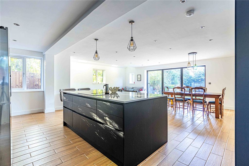 Additional image 3 of 5 bed detached house for saleThe Avenue, Radlett, Hertfordshire WD7