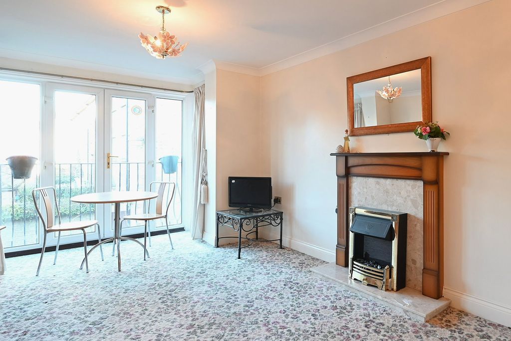 2 bed flat for saleWilliamson Close, Ripon HG4 photo 4