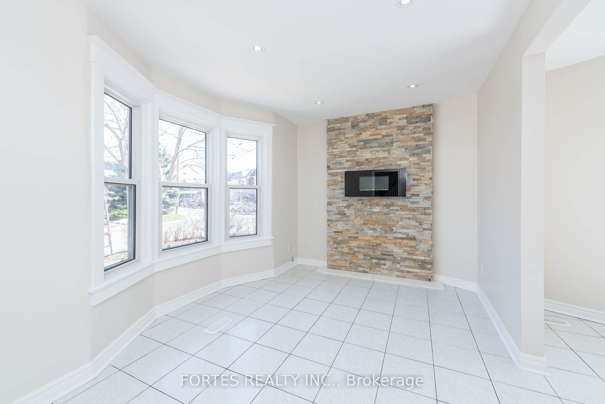 8 Spring Grove Avenue, Toronto, ON, M6N 3H3 photo 4