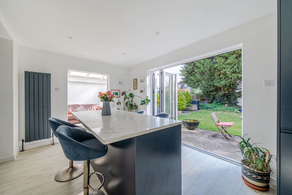 Additional image 10 of 4 bed semi-detached house for saleEverard Avenue, Hayes, Kent BR2