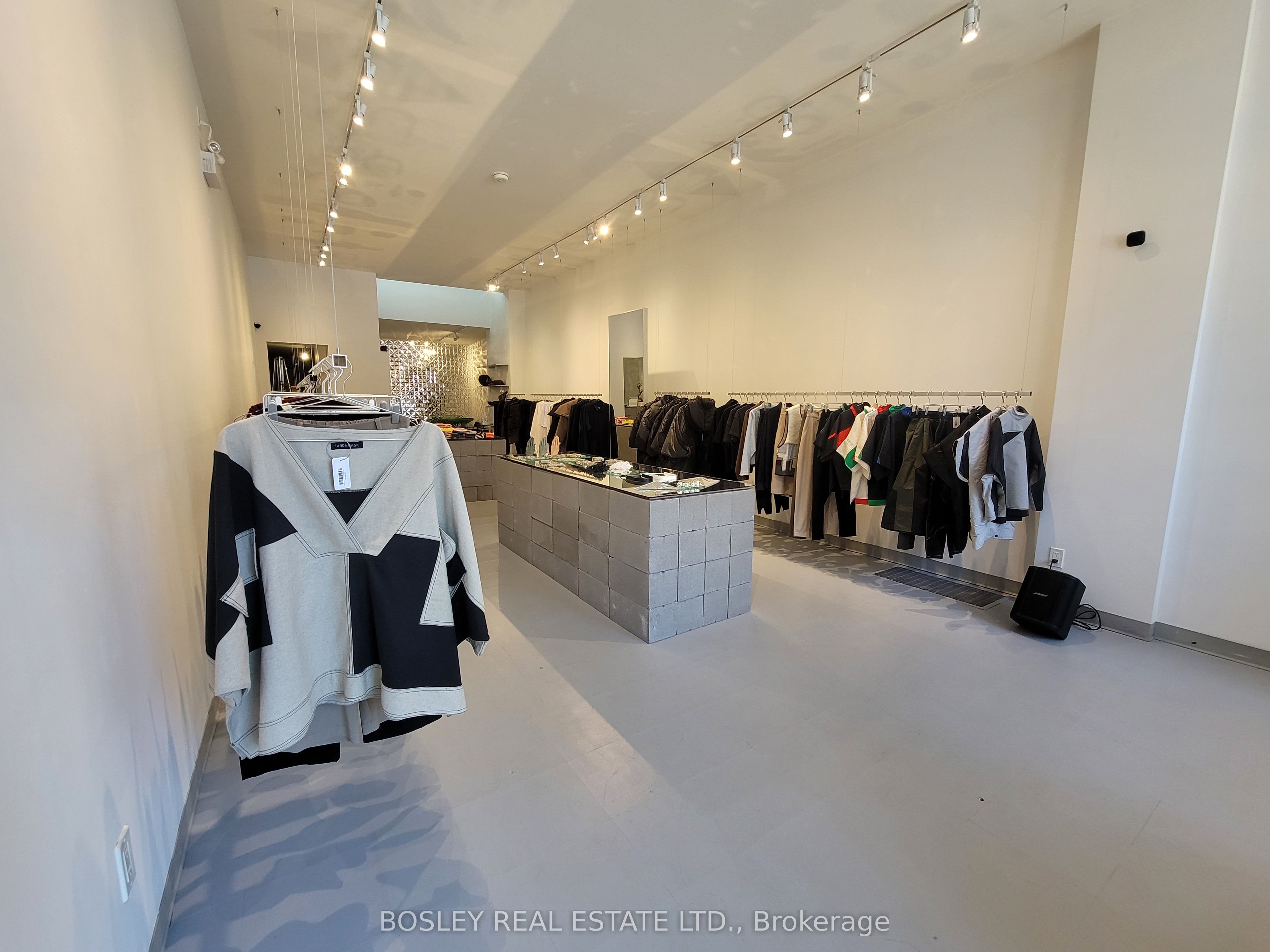Main-1075 Queen Street W, Toronto, ON, M6J 1H3 photo 5