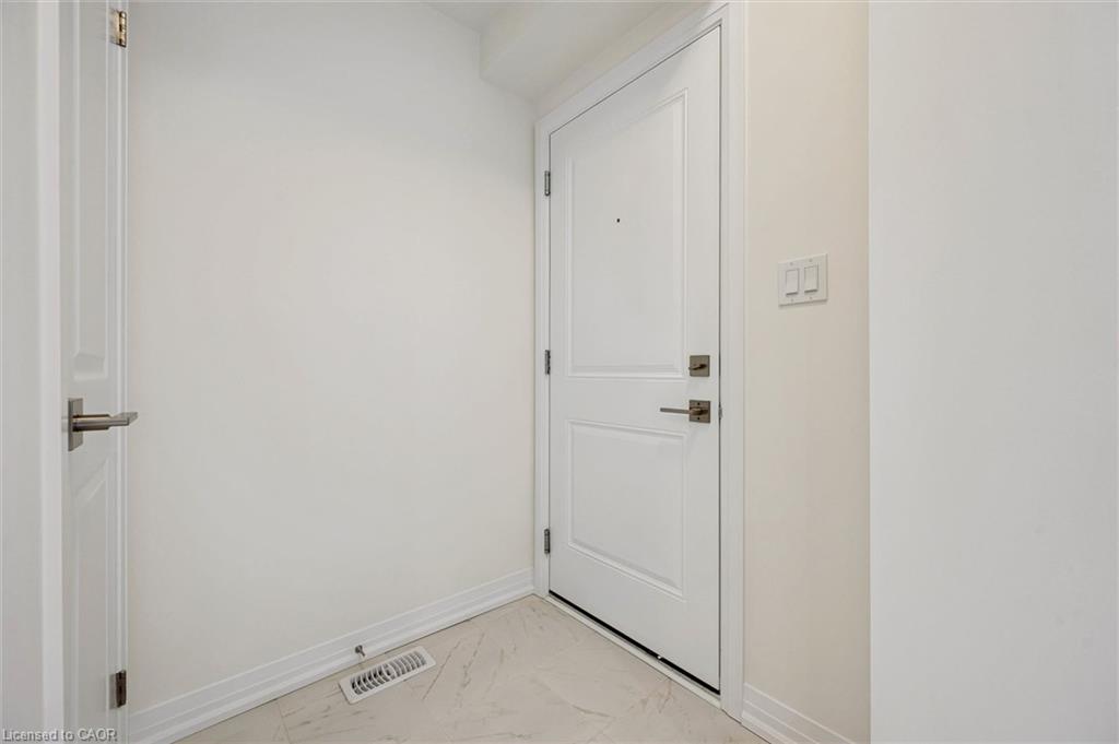 C052-525 Erinbrook Drive, Kitchener, ON, N2E 3T1 photo 5