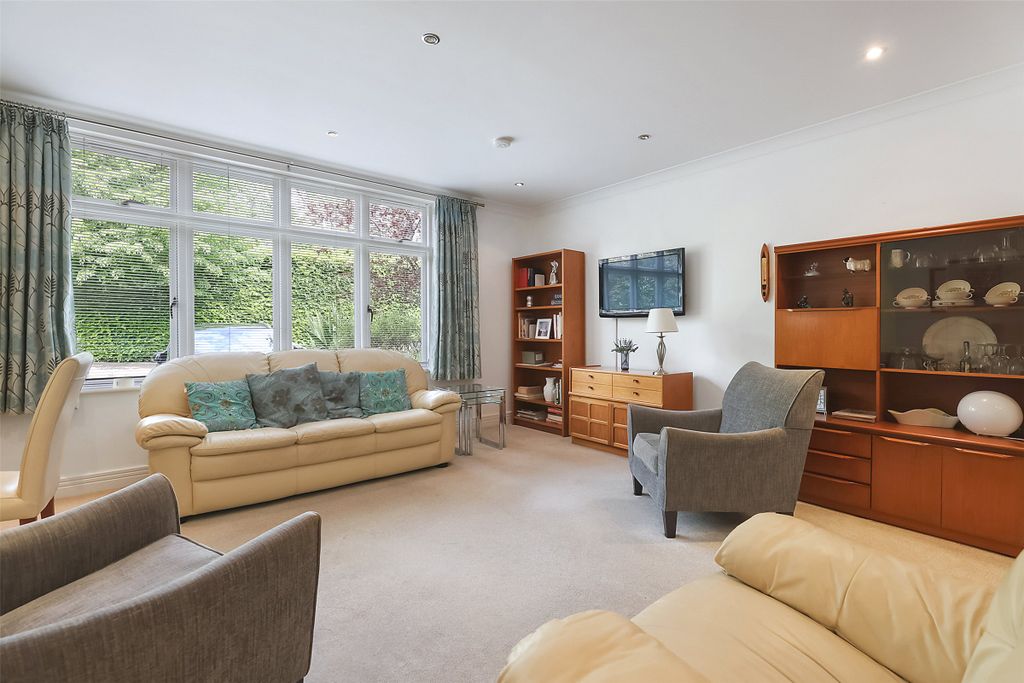 2 bed flat for saleCroydon Road, Reigate, Surrey RH2 photo 4