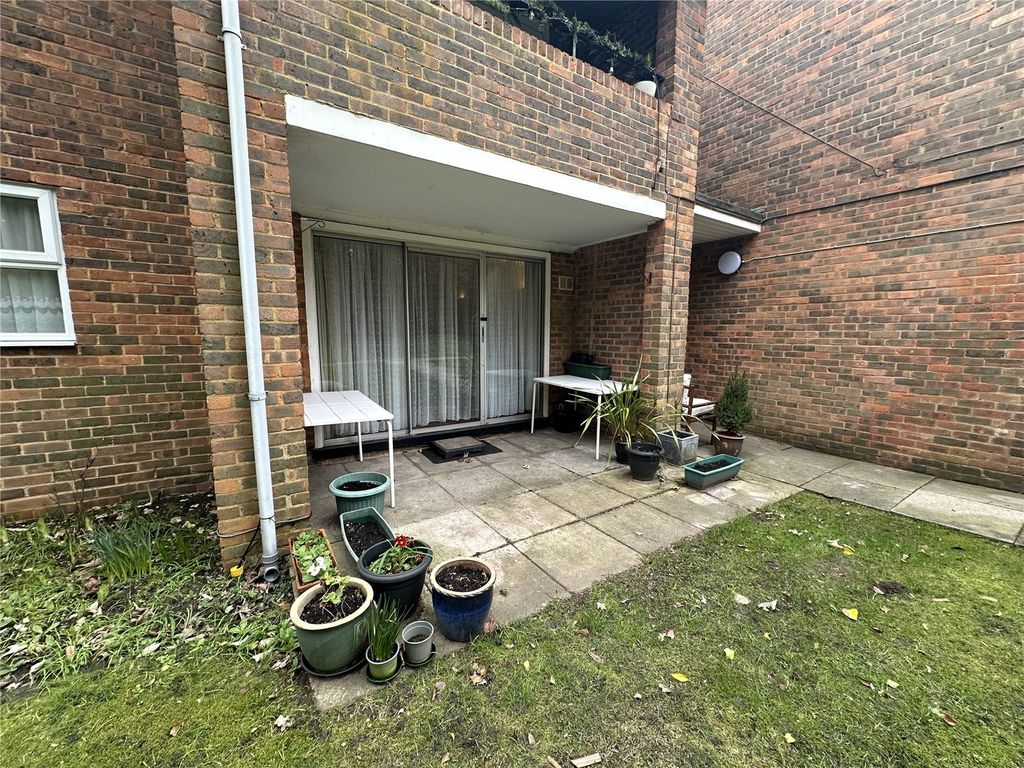 Additional image 11 of 2 bed flat for saleSherland Court, The Dell, Radlett, Hertfordshire WD7