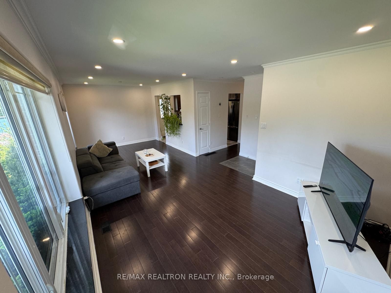 93 Aurora Heights Drive, Aurora, ON, L4G 2X1 photo 2
