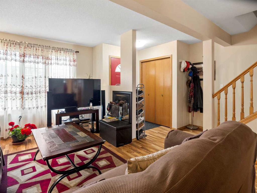 21 Dixon Crescent, Red Deer, AB, T4R 2J1 photo 5