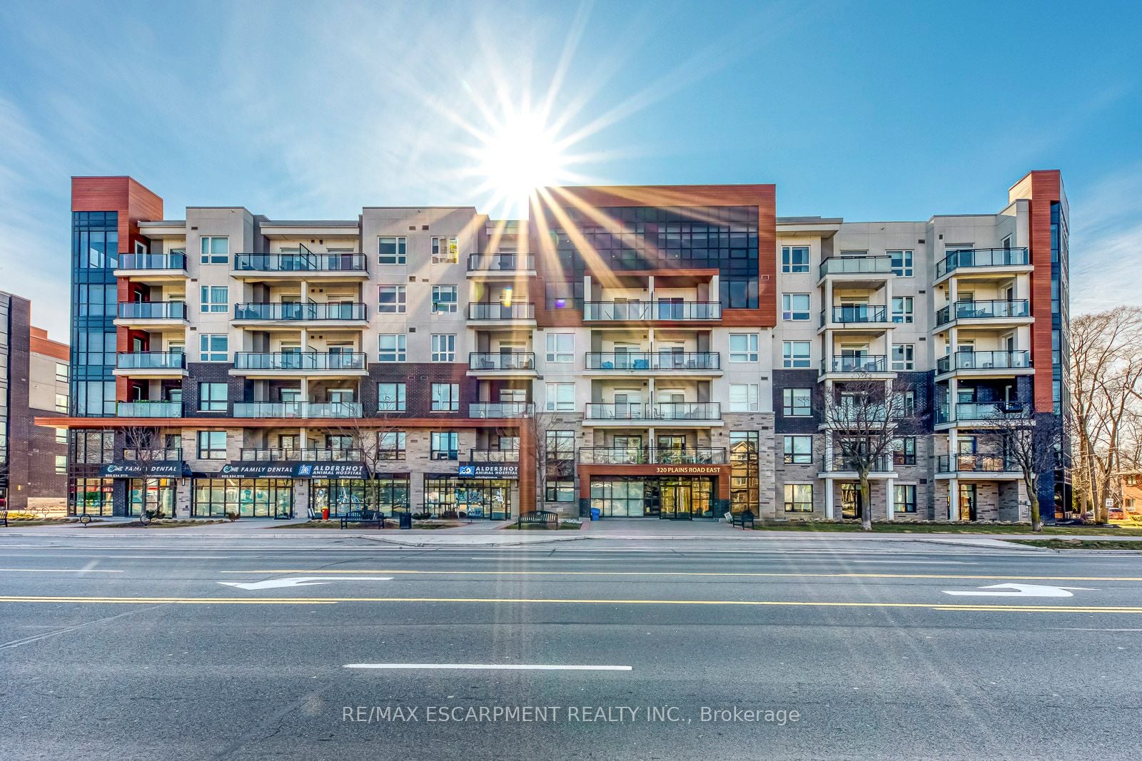303-320 Plains Road E, Burlington, ON, L7T 0C1