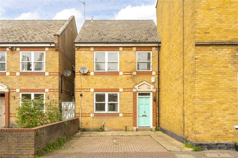 Louisa Gardens, Stepney, London E1