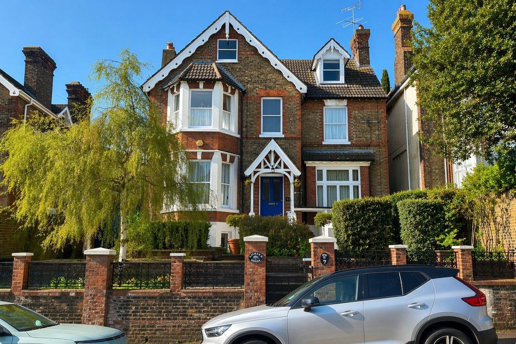 5 bed detached house for saleWatts Avenue, Rochester ME1